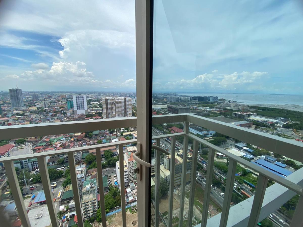 Coast Stay By J 40Th Floor Penthouse Манила Екстериор снимка