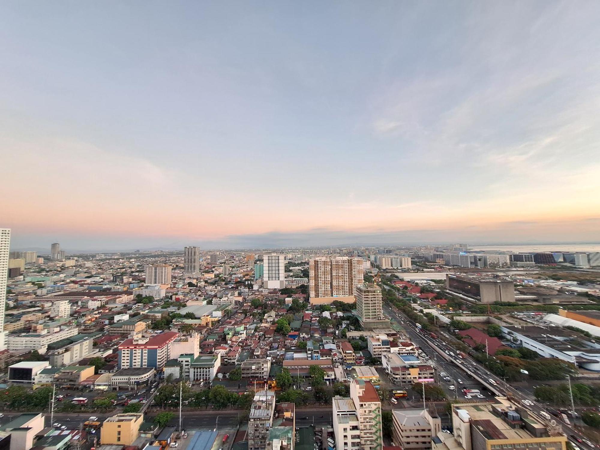 Coast Stay By J 40Th Floor Penthouse Манила Екстериор снимка